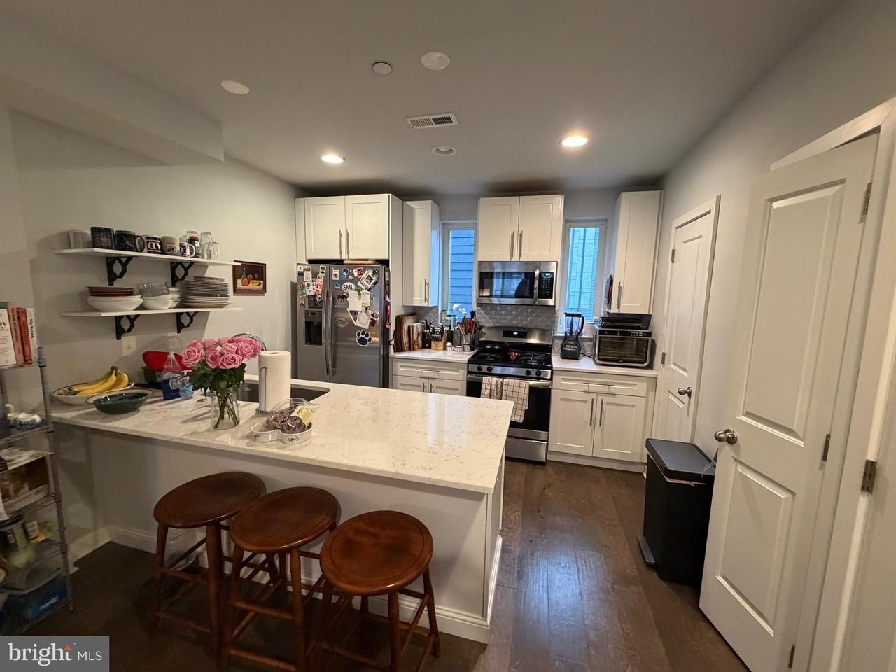 434 Kingsley St - Photo 2 of 16