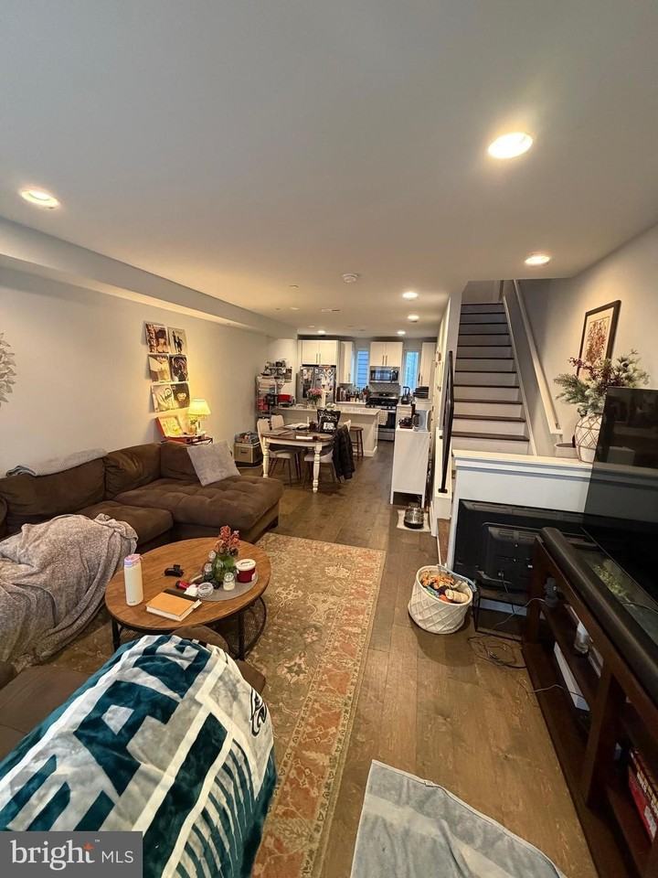 434 Kingsley St - Photo 4 of 16