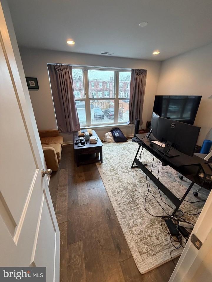 434 Kingsley St - Photo 6 of 16