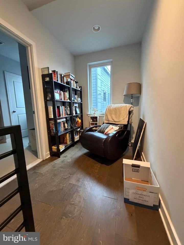 434 Kingsley St - Photo 7 of 16