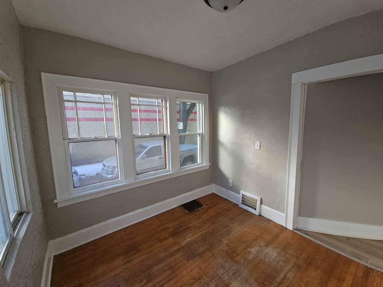 1119 9th Ave1W #1W - Photo 6 of 10