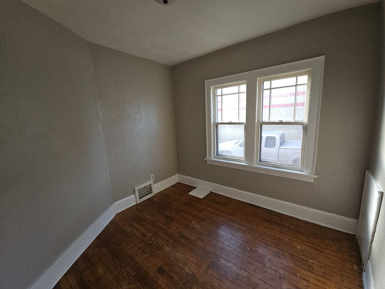 1119 9th Ave1W #1W - Photo 7 of 10