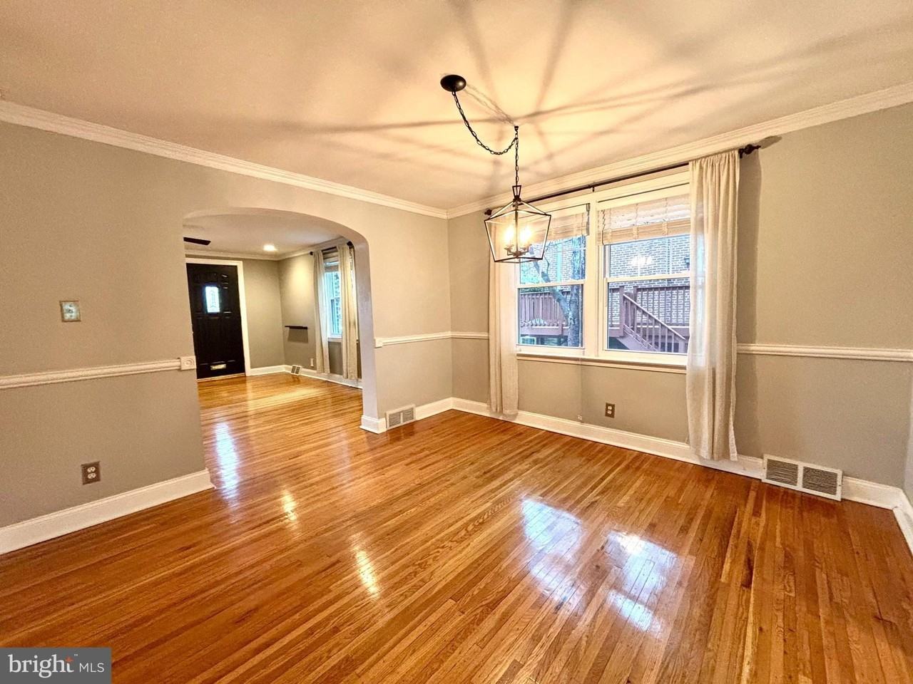 546 Overlook Rd - Photo 7 of 32