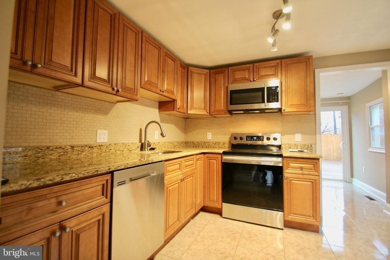 3516 Mercer St - Photo 5 of 19