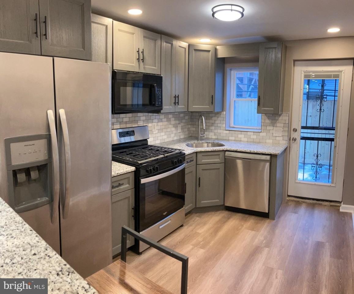 2625 Manton St - Photo 3 of 25