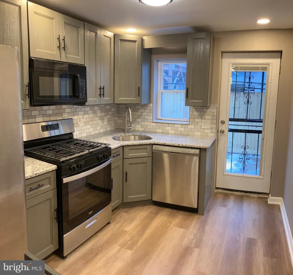 2625 Manton St - Photo 4 of 25