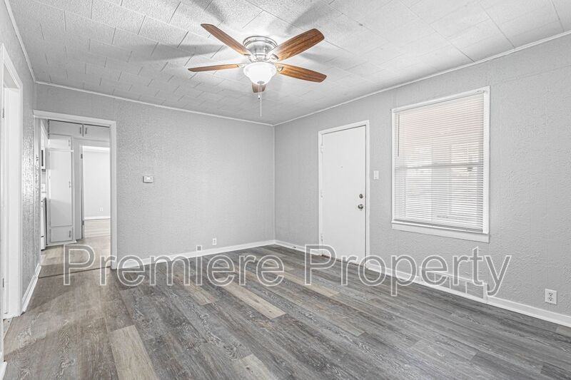 2315 S Hawthorne Ave - Photo 2 of 12