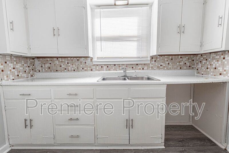 2315 S Hawthorne Ave - Photo 5 of 12