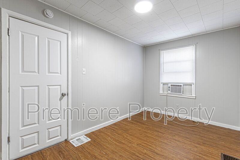 2315 S Hawthorne Ave - Photo 7 of 12