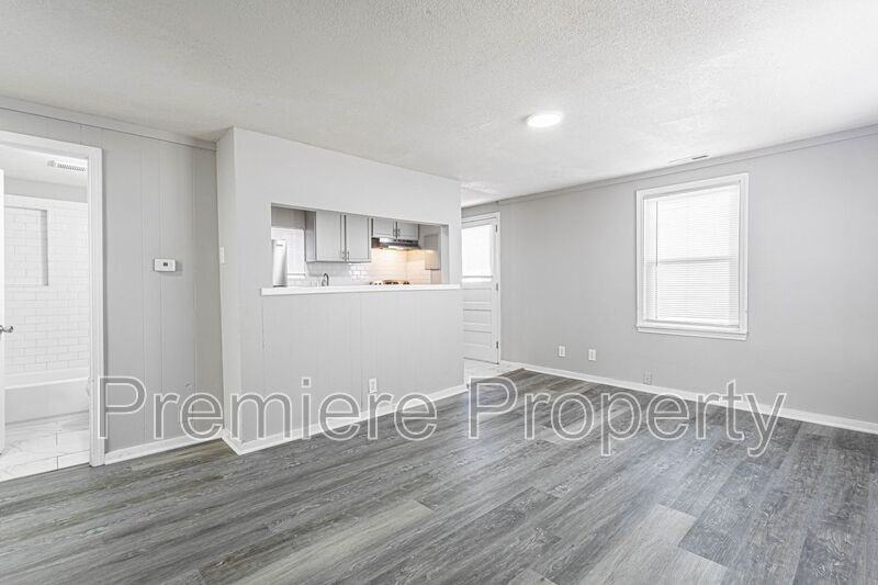 816 S Woodland Ave - Photo 2 of 9