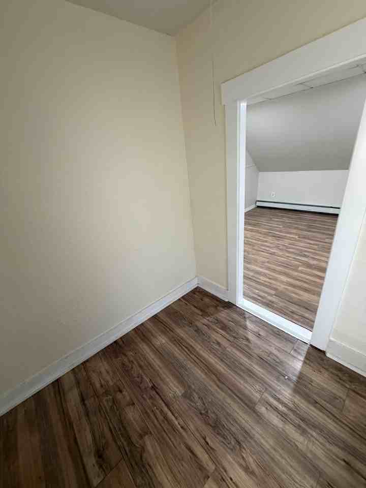 32 Clinton St #3 - Photo 5 of 8