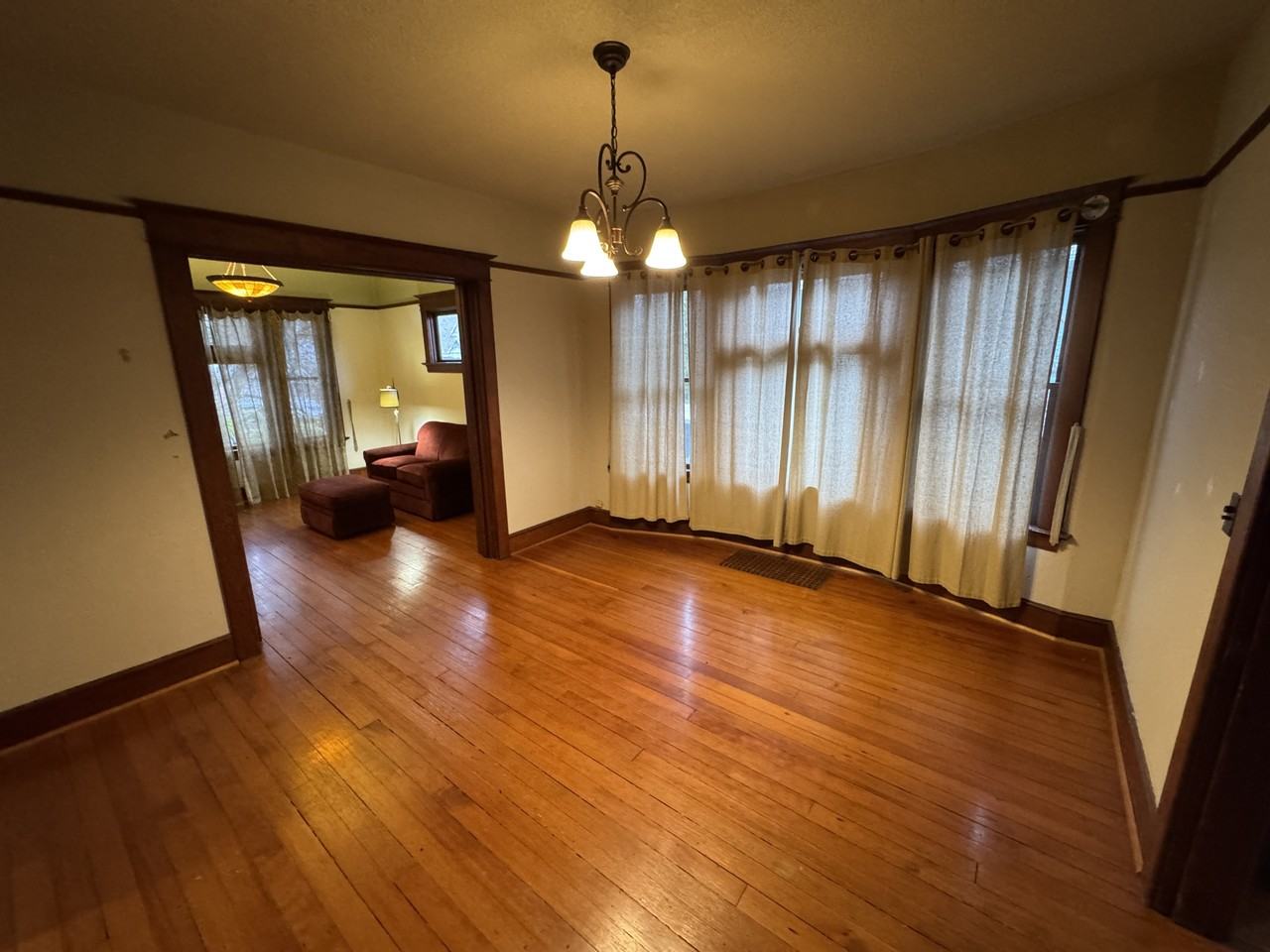 410 Ne 56th Ave #SF - Photo 4 of 16