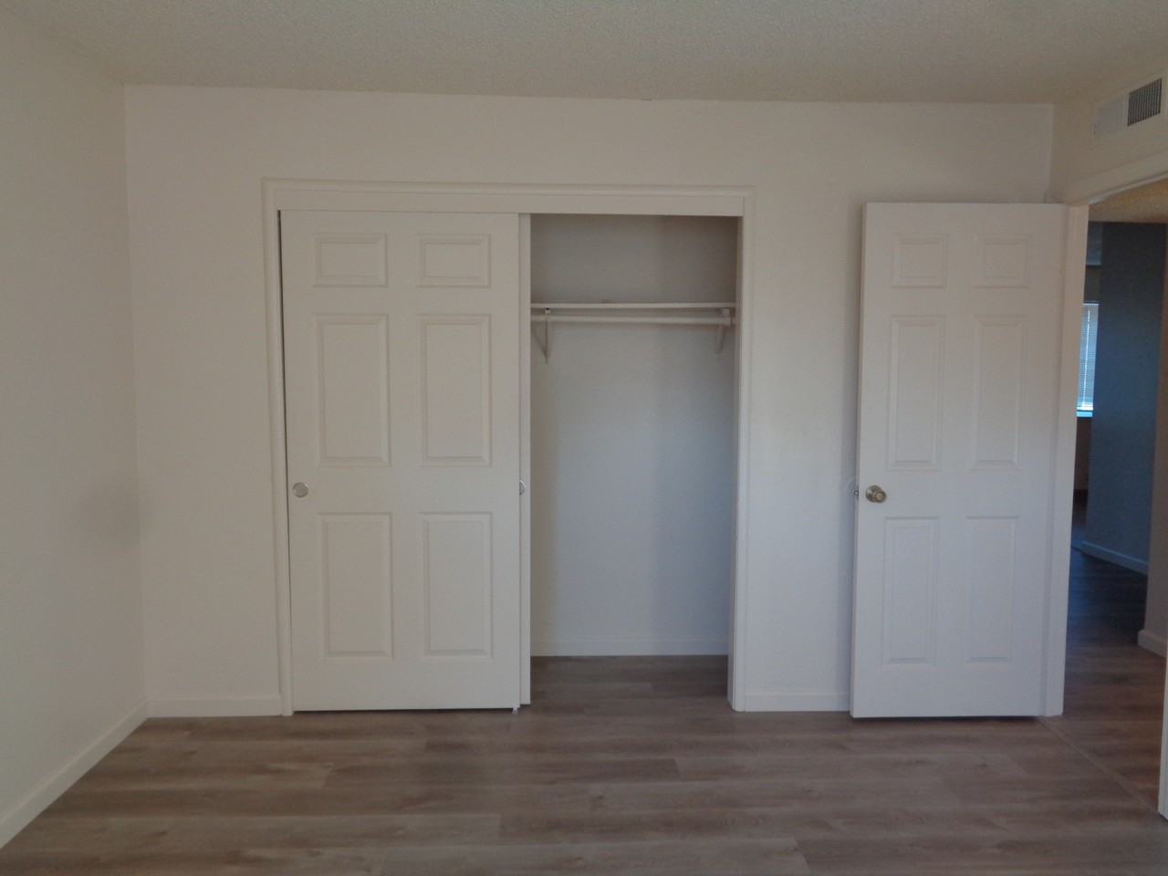 946 S Barrett Rd #3 - Photo 5 of 6