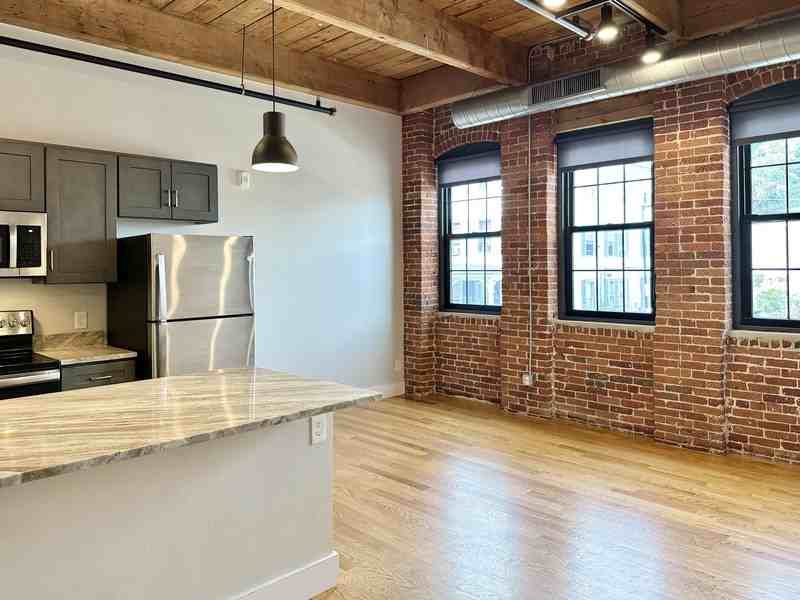 128 Chandler St - Photo 3 of 8