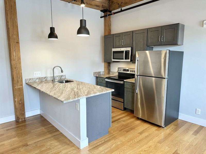 128 Chandler St - Photo 4 of 8