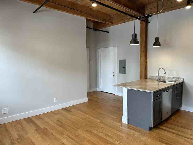 128 Chandler St - Photo 6 of 8