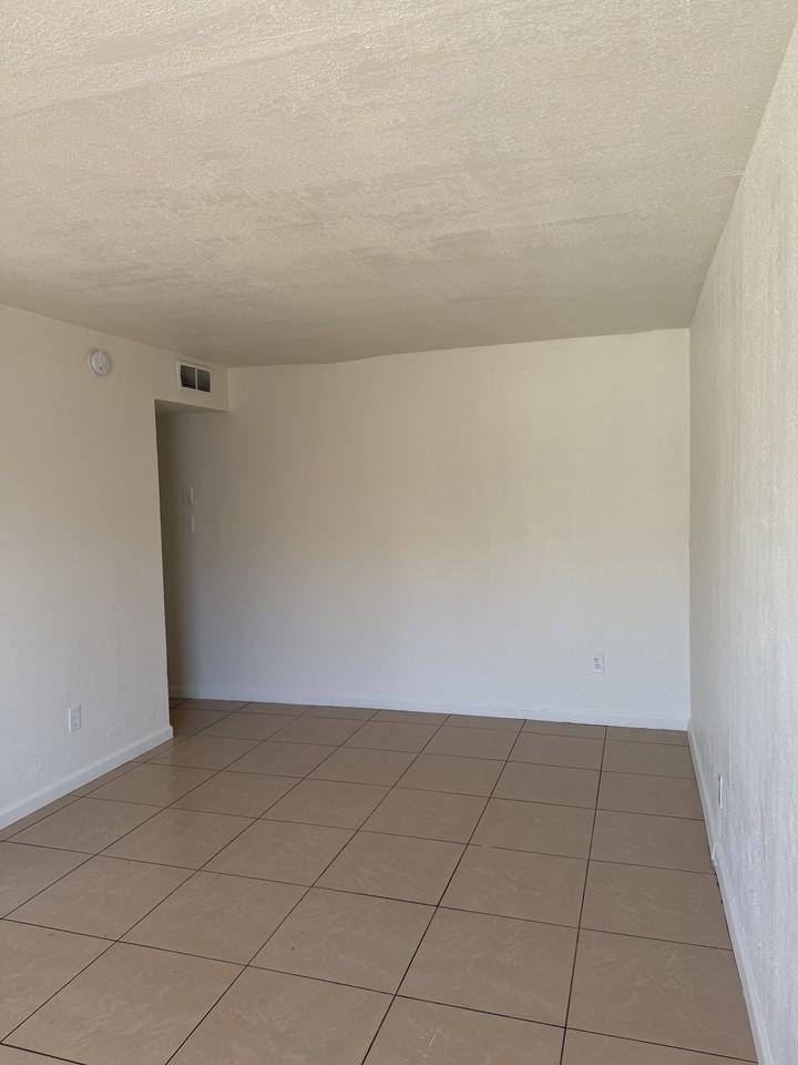 3112 E Chipman Rd #2 - Photo 3 of 15