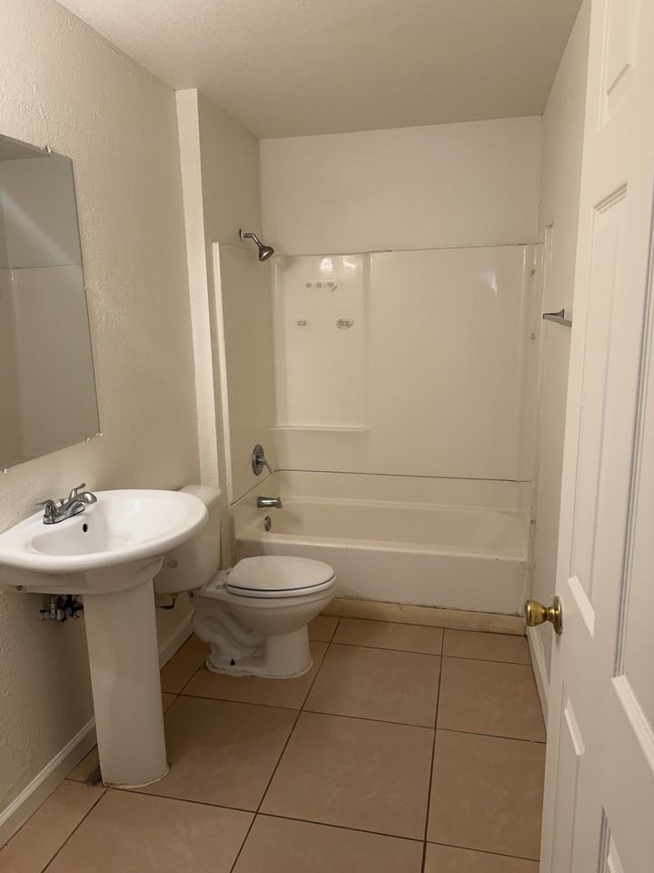 3112 E Chipman Rd #2 - Photo 6 of 15