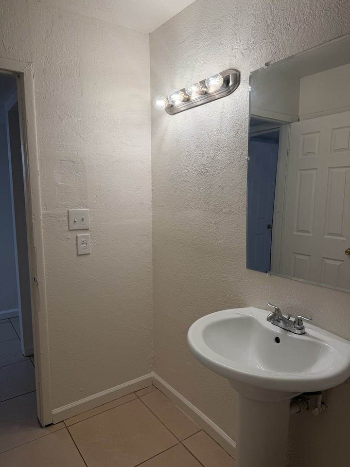 3112 E Chipman Rd #2 - Photo 7 of 15