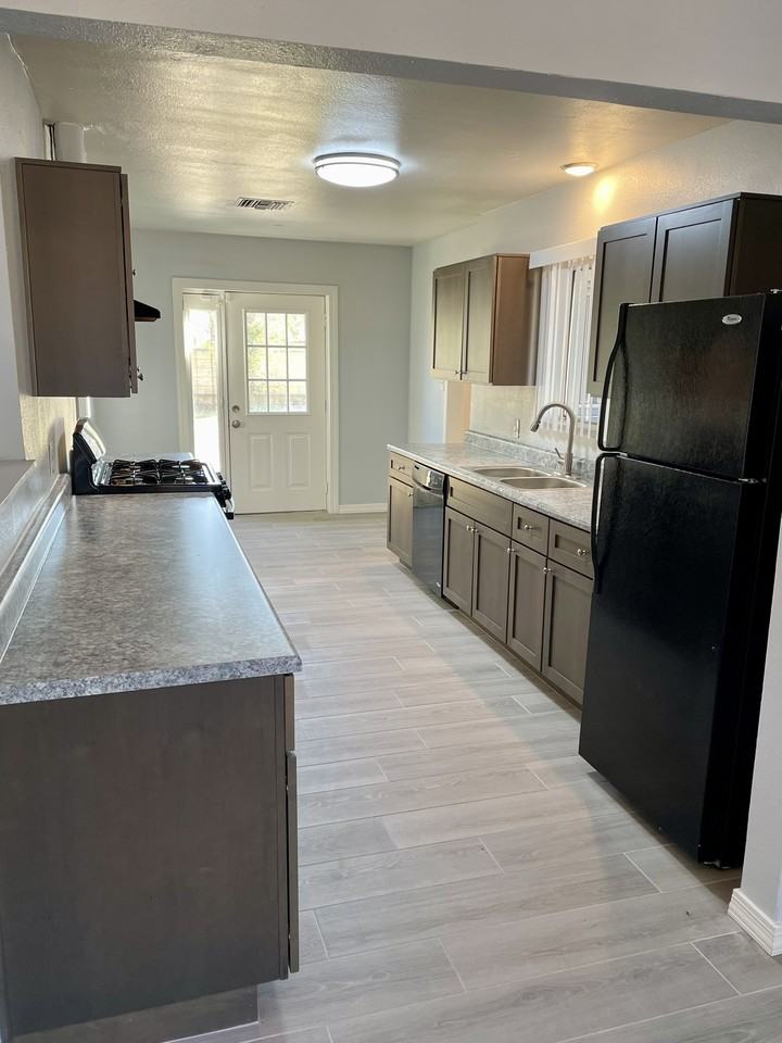 7519 N 59th Ln #1 - Photo 5 of 10