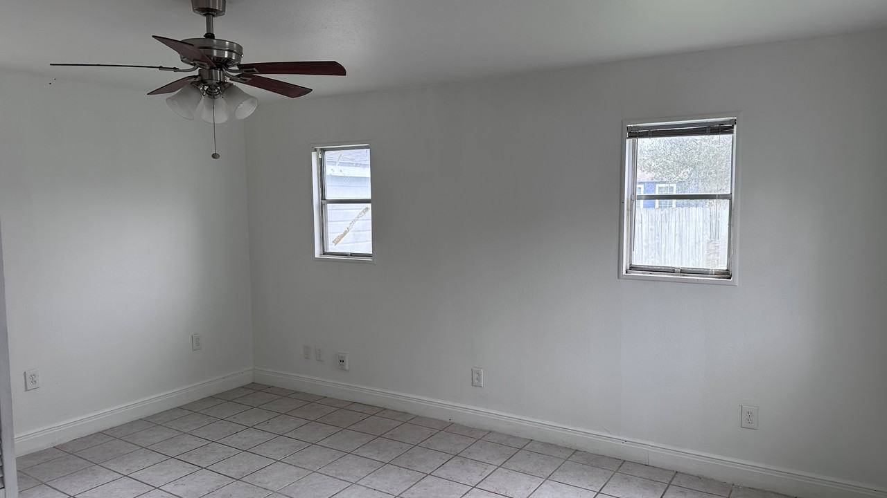 2839 Topeka St #1 - Photo 6 of 10