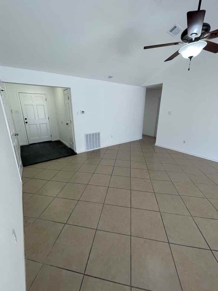 3617 Charles Dr #1 - Photo 3 of 10