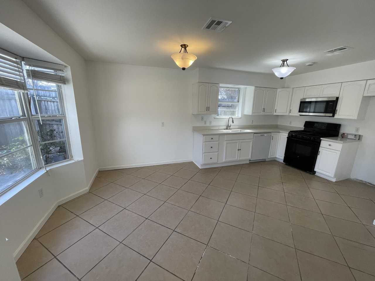 3617 Charles Dr #1 - Photo 4 of 10