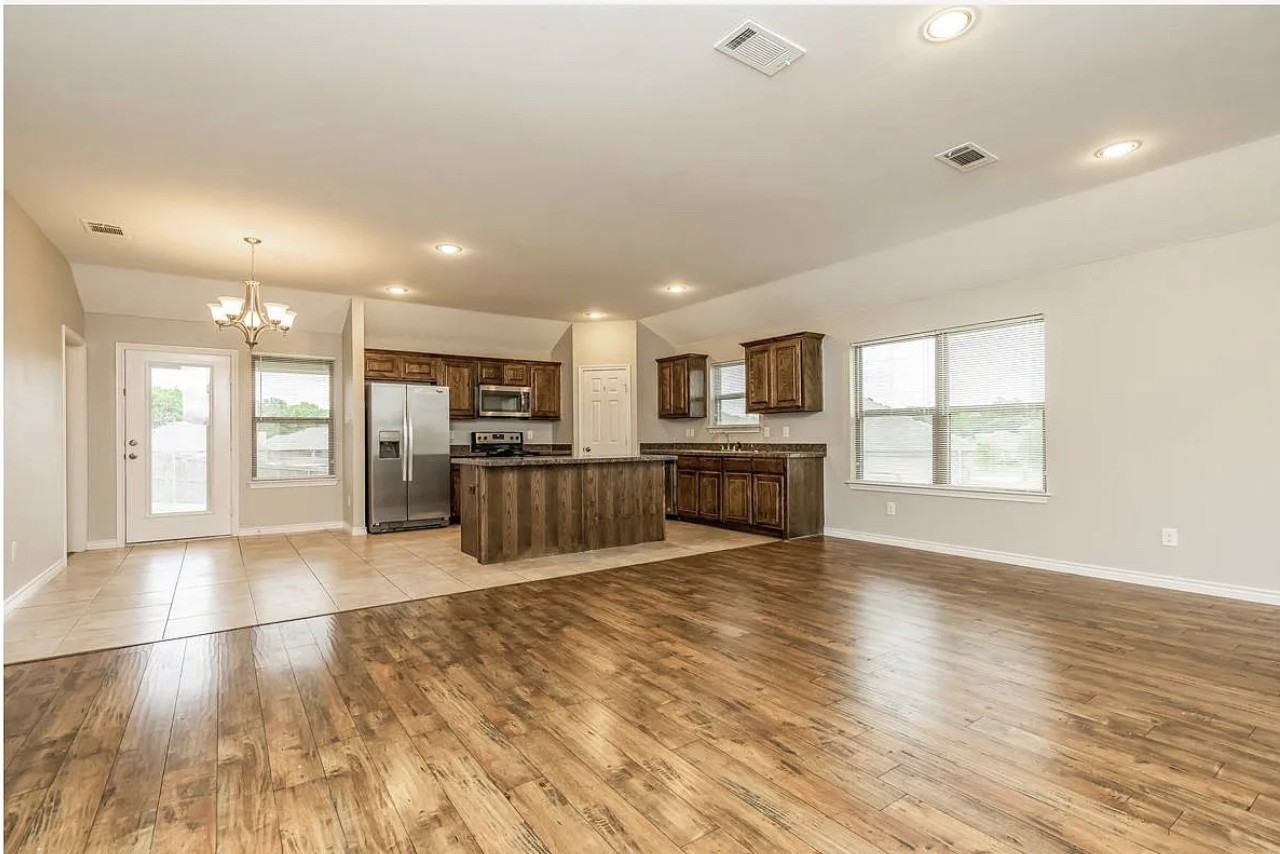 603 Halley Ln - Photo 3 of 6