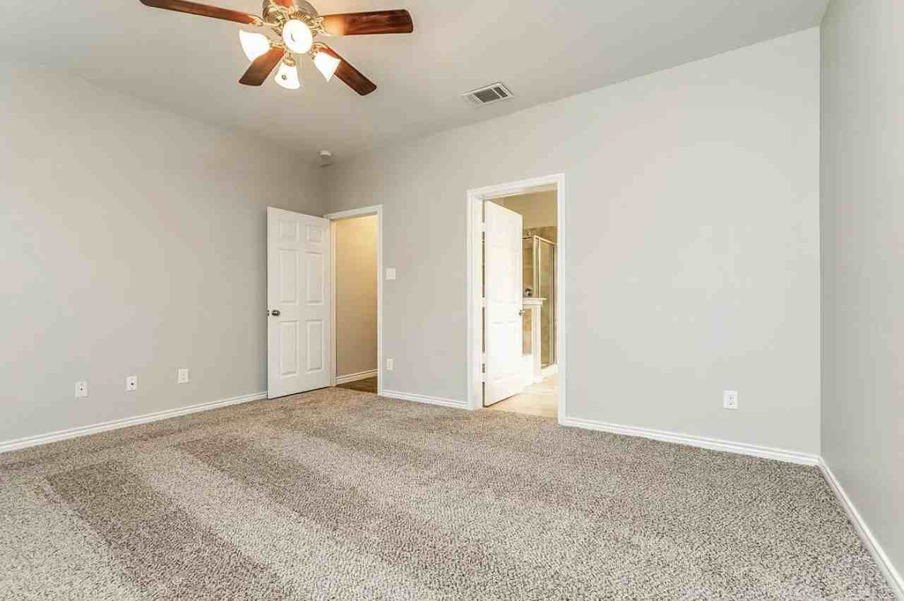 603 Halley Ln - Photo 5 of 6