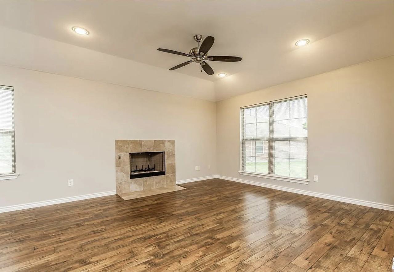 634 Halley Ln - Photo 2 of 6