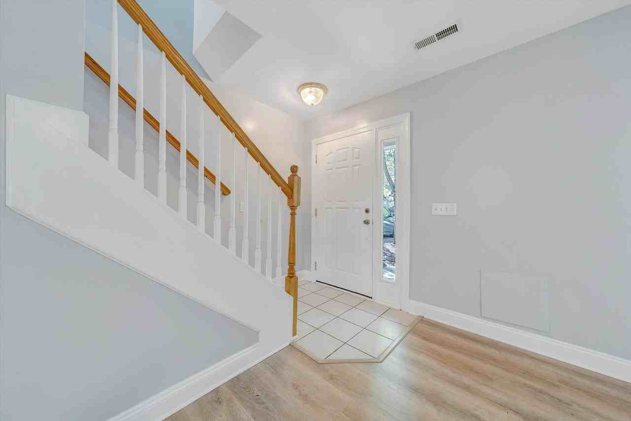 575 Oaktree Blvd #1 - Photo 2 of 14