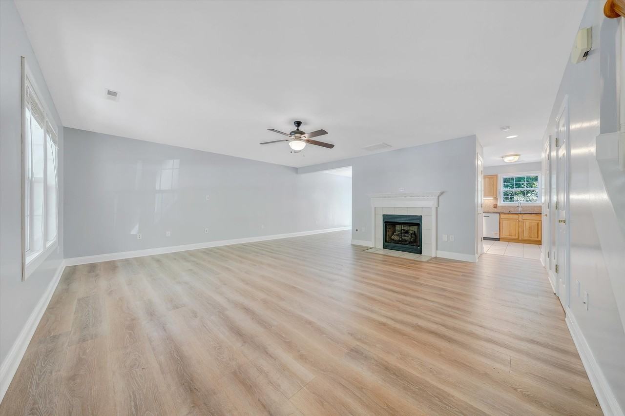 575 Oaktree Blvd #1 - Photo 3 of 14