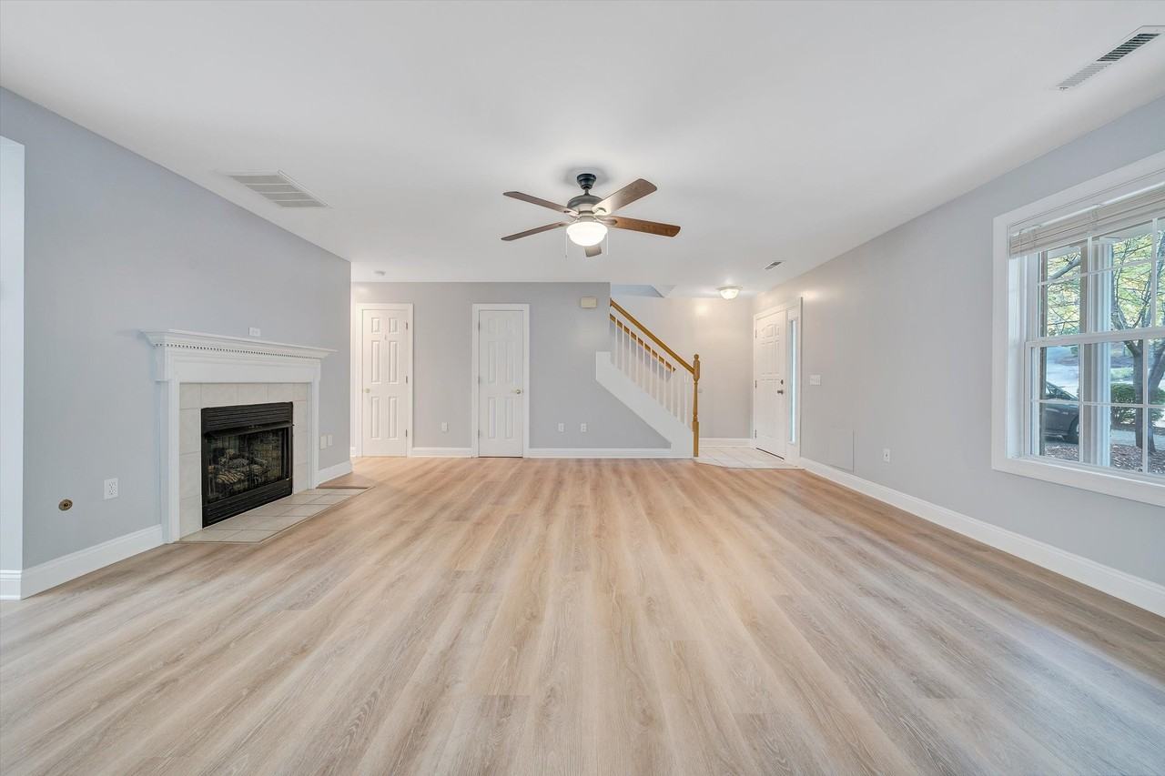 575 Oaktree Blvd #1 - Photo 4 of 14