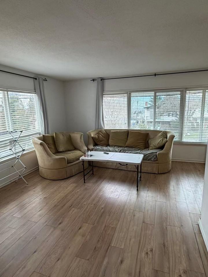 2412 28th Ave E - Photo 3 of 8