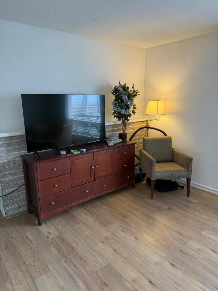 2412 28th Ave E - Photo 4 of 8