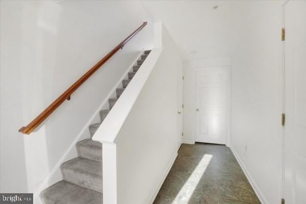 655 Fisher Dr - Photo 2 of 17