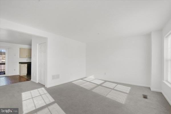 655 Fisher Dr - Photo 4 of 17