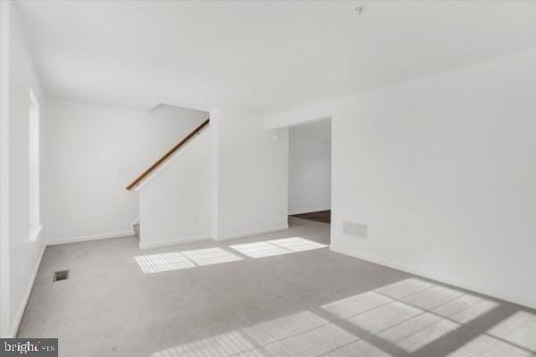 655 Fisher Dr - Photo 5 of 17