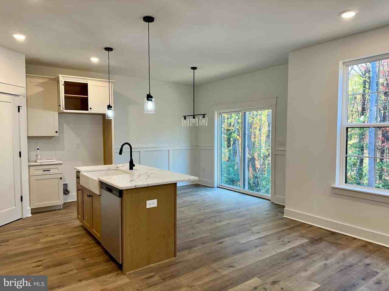 1024 Trinity Rd - Photo 6 of 17