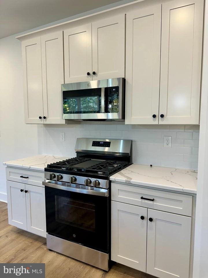 1024 Trinity Rd - Photo 7 of 17