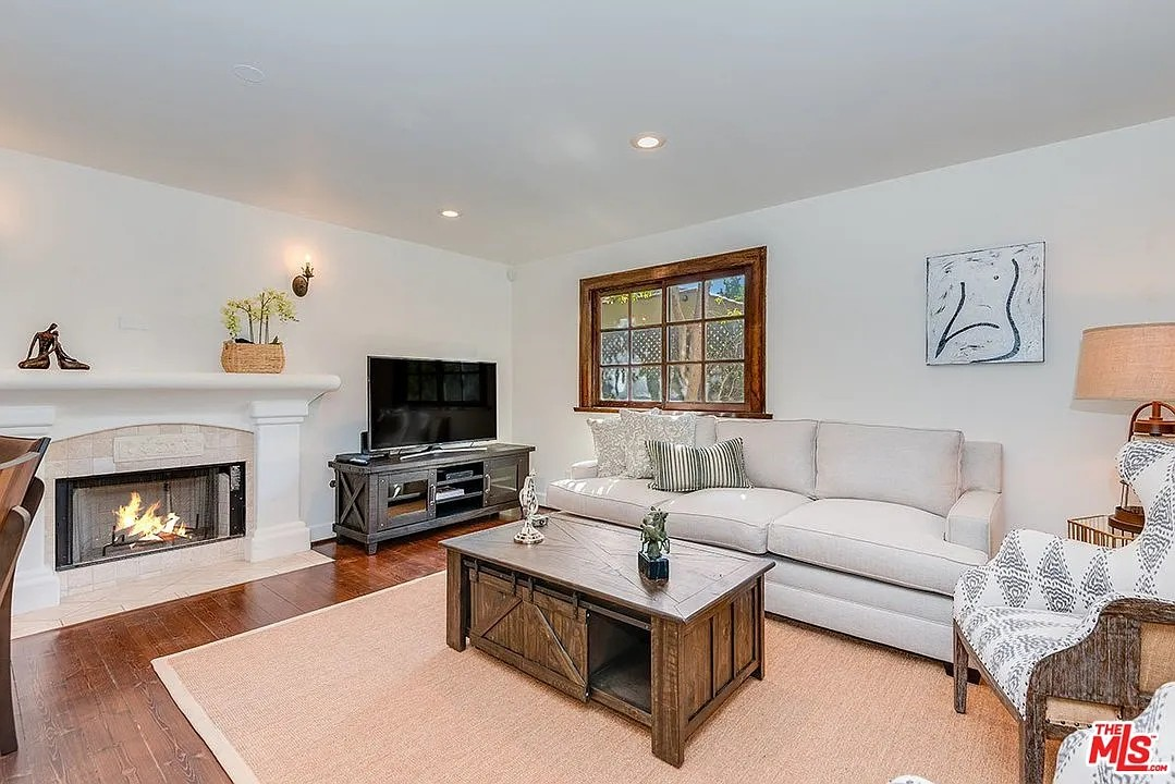 835 N Sycamore Ave #1 - Photo 2 of 13