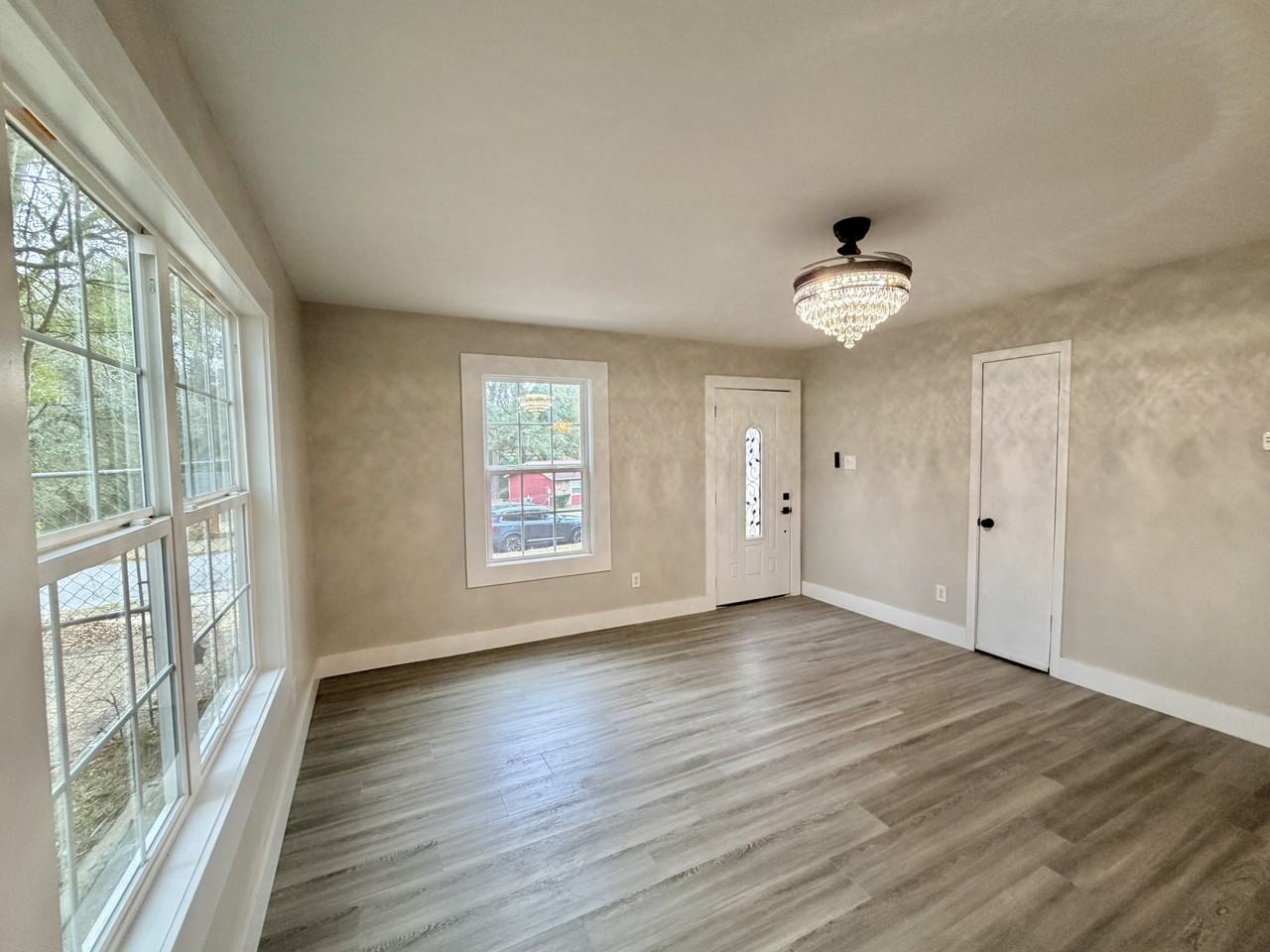 5958 Scottsdale Dr #1 - Photo 4 of 25