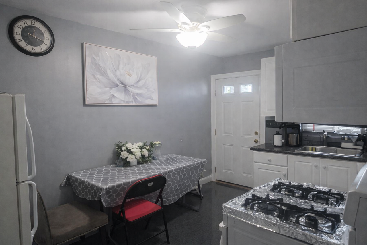 414 Ferry Street - 3168 Glendale Street #3 - Photo 3 of 7