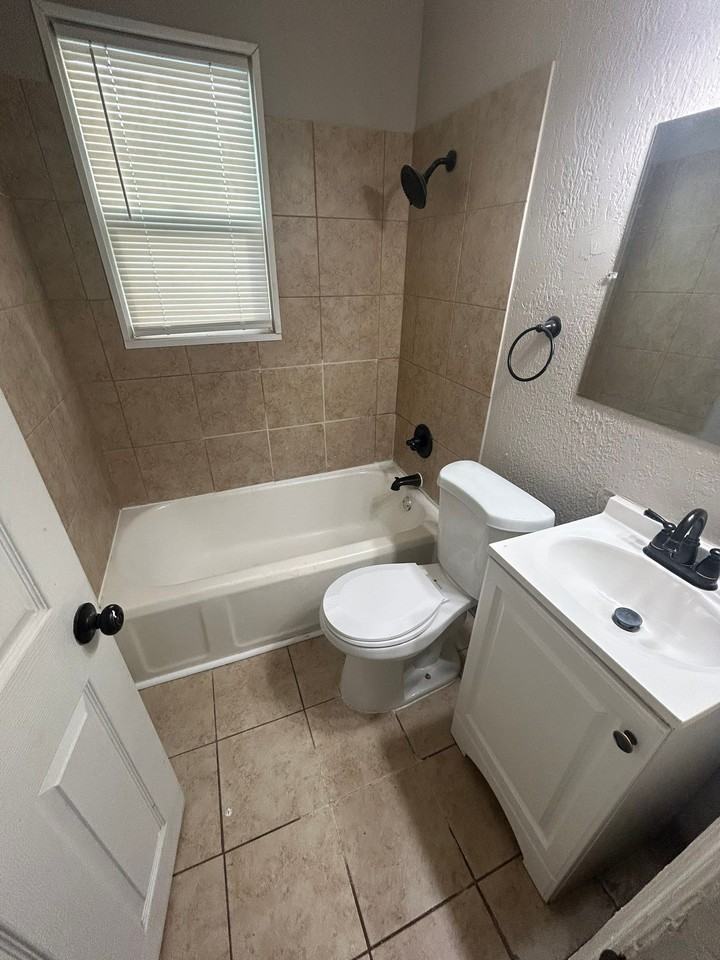 5425 Fletcher St #1 - Photo 6 of 16