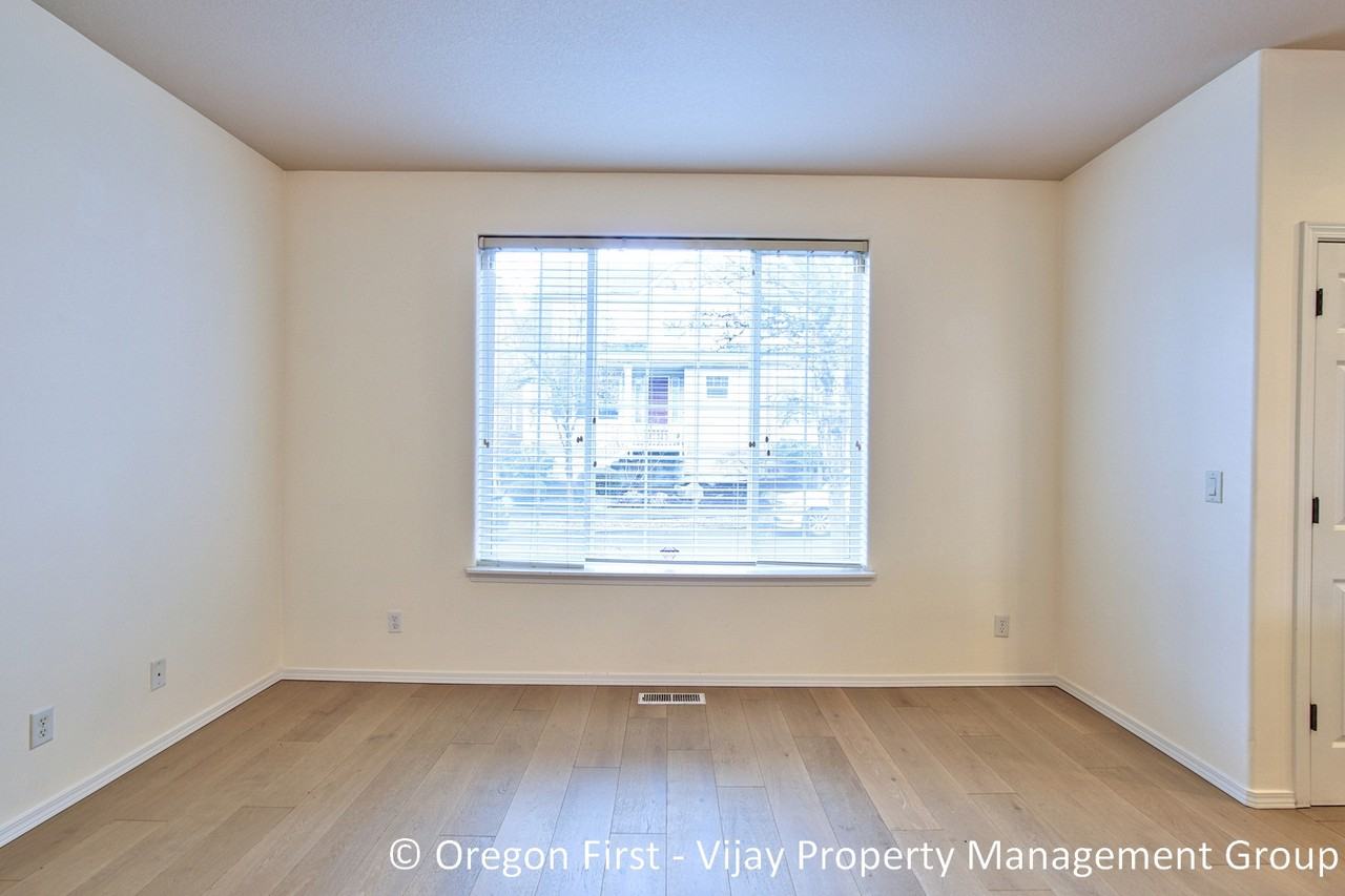 10568 Sw Washington St #1 - Photo 4 of 33