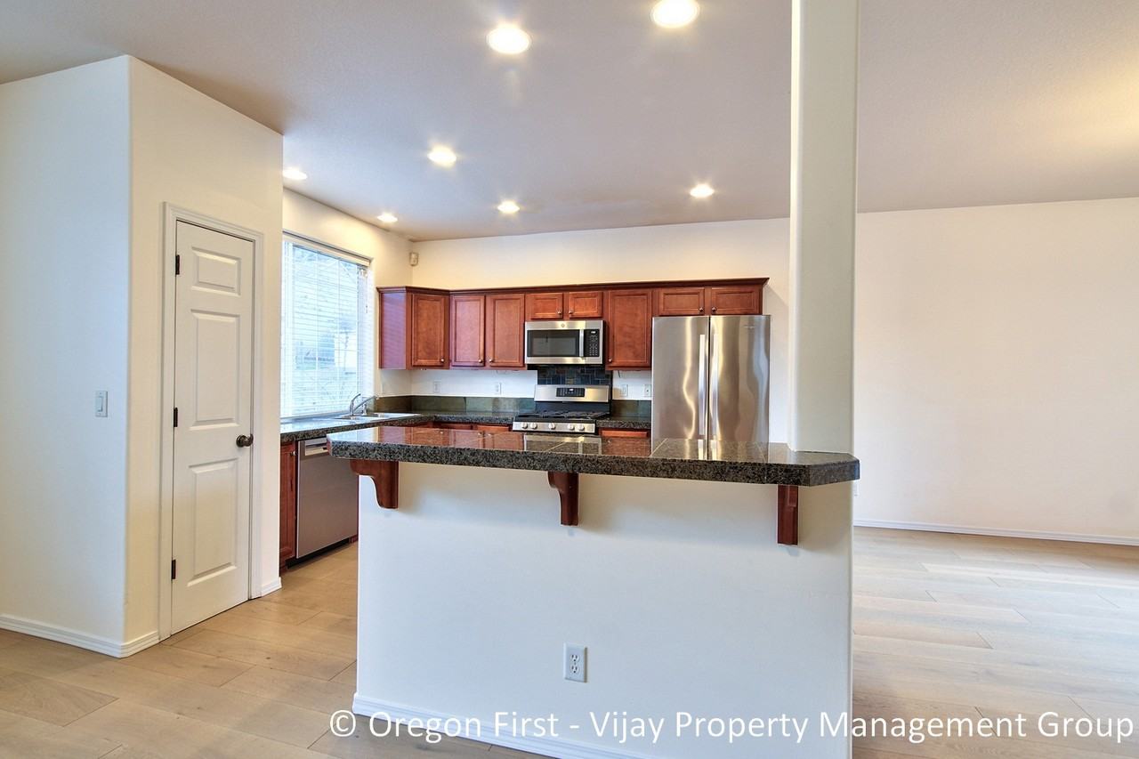 10568 Sw Washington St #1 - Photo 5 of 33