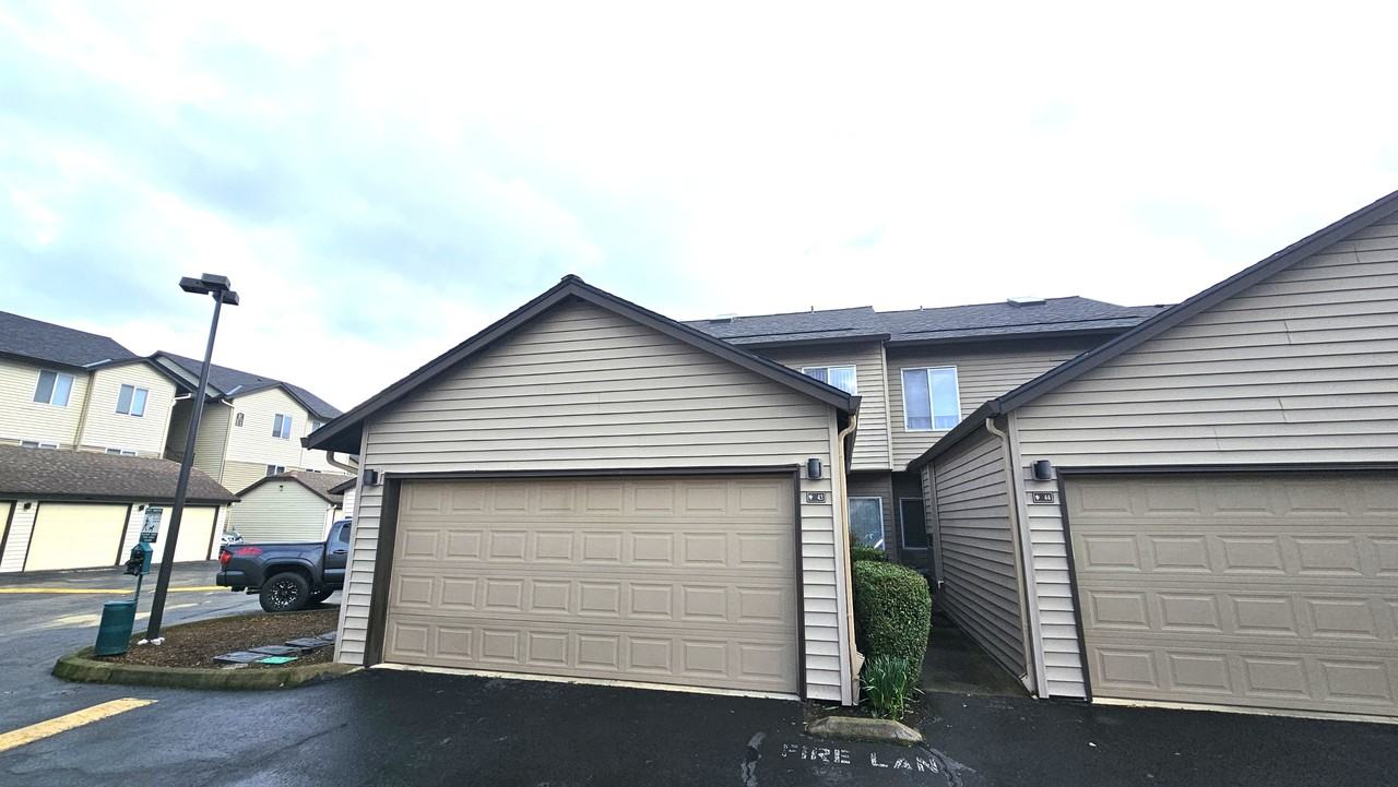 5264 Northeast 121st AvenueUnit G43 #1 - Photo 2 of 16