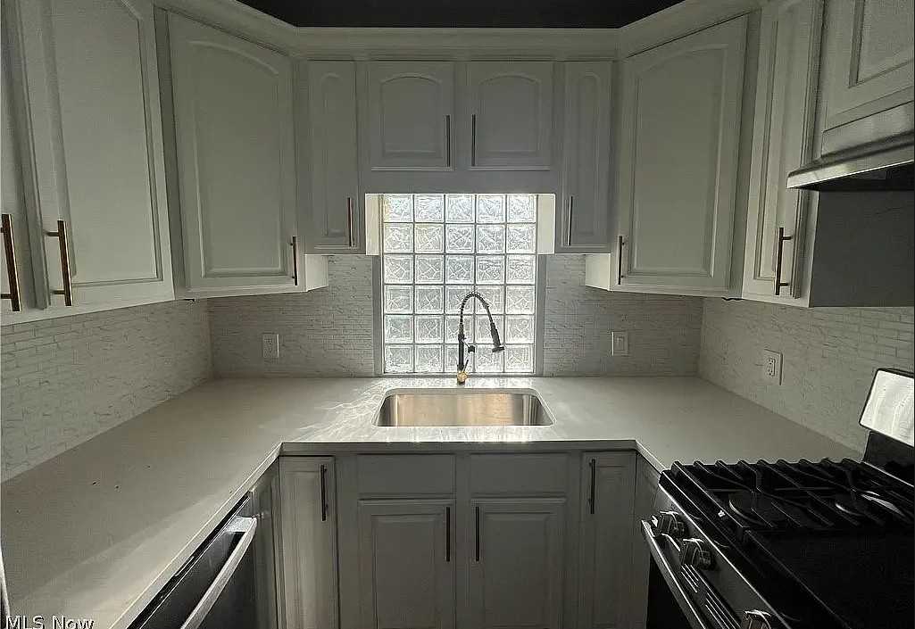 1346 W 112th St #2 - Photo 3 of 10