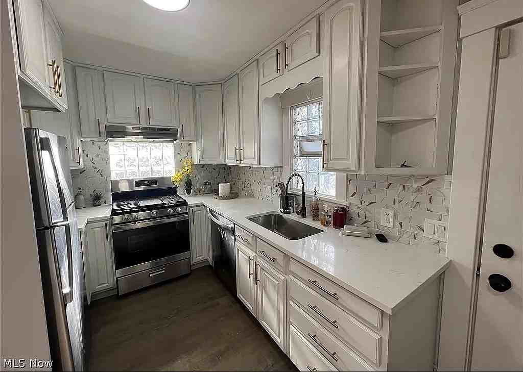 1346 W 112th St #2 - Photo 4 of 10