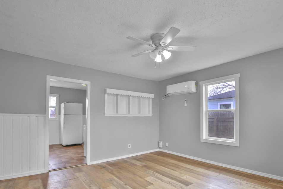 2205 39th St #1 - Photo 3 of 10